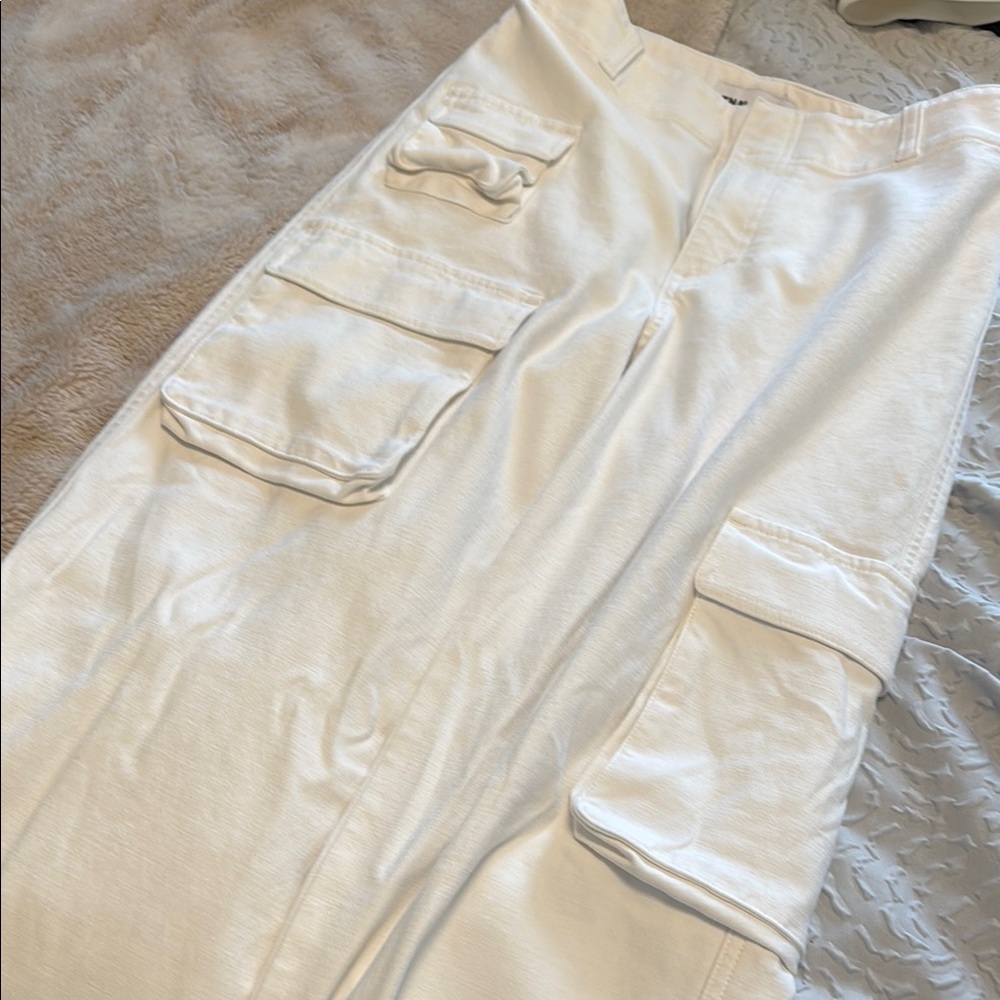 Aritzia White Cargo Jeans with Utility Design
